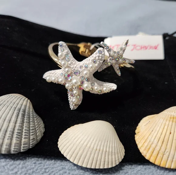 Betsey Johnson Starfish Bracelet - Picture 3 of 4